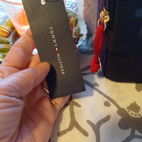 Tommy Hilfiger Bag - Picture 3 of 10